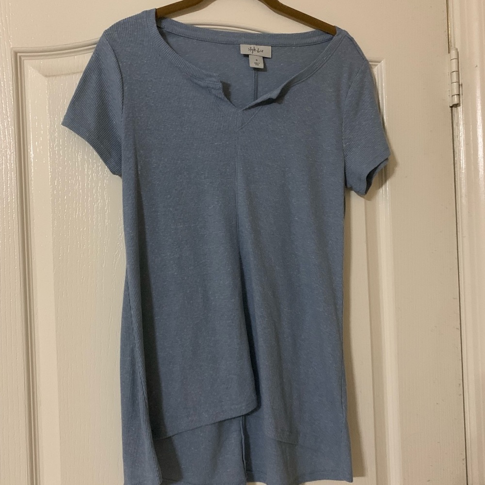 Tops - Picture 2 of 3